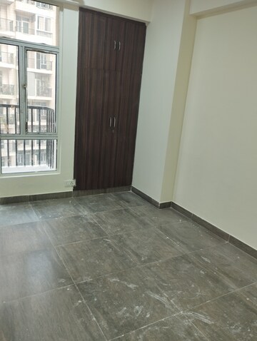 Room in 2 BHK Apartment at Gaur City 2 - 14th Avenue, Sector 16c Greater Noida – for Sale