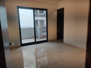 Room in 3 BHK Builder Floor at Green Park – for Sale