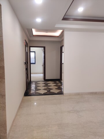 Furnished Amenities in 3 BHK Builder Floor at Green Park – for Sale