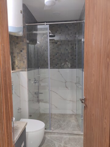 Furnished Amenities in 3 BHK Builder Floor at Green Park – for Sale