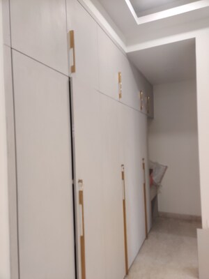 Furnished Amenities in 3 BHK Builder Floor at Green Park – for Sale