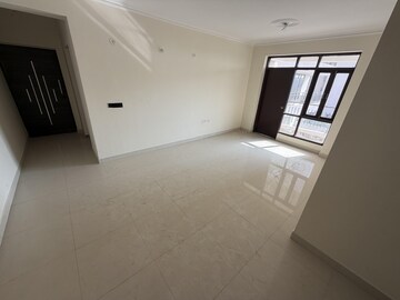 2 BHK Apartment For Rent in Cosmos Express 99, Sector 99