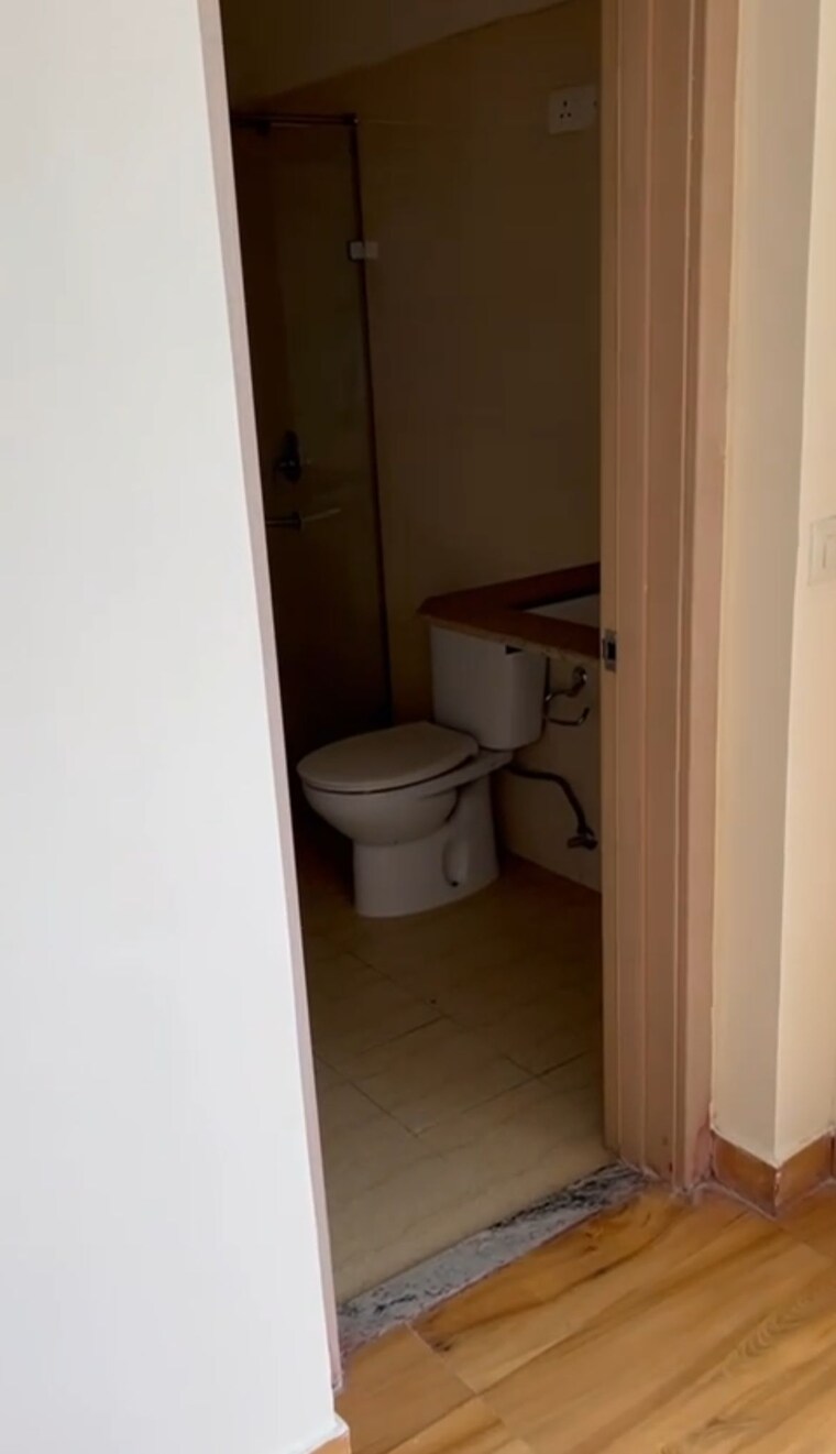 Bathroom, dlf-new-town-heights 3.5 Bedroom 2200 Sq.Ft. Apartment In Rajarhat New Town Kolkata 9697402