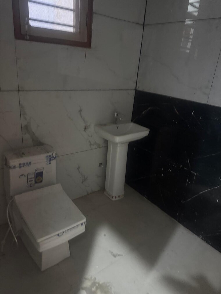 Bathroom, sector 20 3 Bedroom 1350 Sq.Ft. Builder Floor In Sector 20 Panchkula 9697405