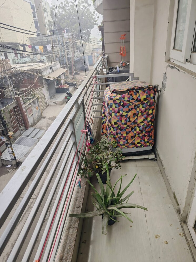 Balcony, sultanpur 1 Bedroom 450 Sq.Ft. Apartment In Sultanpur Delhi 9697407