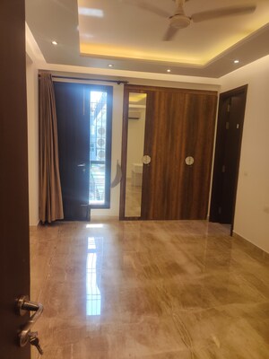 Furnished Amenities in 4 BHK Builder Floor at Safdarjung Enclave – for Sale