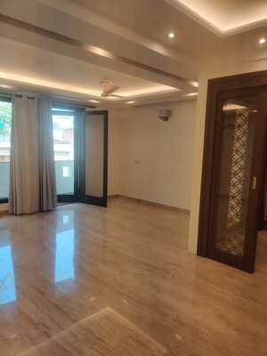 Furnished Amenities in 4 BHK Builder Floor at Safdarjung Enclave – for Sale