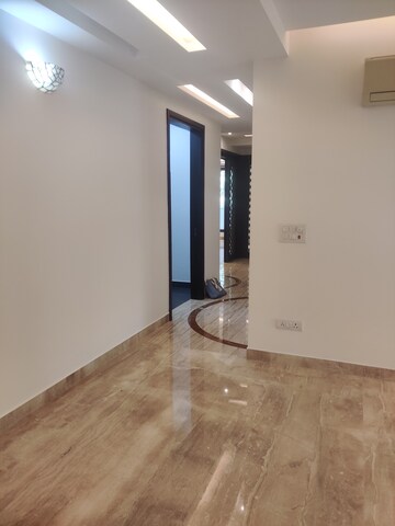 Furnished Amenities in 4 BHK Builder Floor at Safdarjung Enclave – for Sale