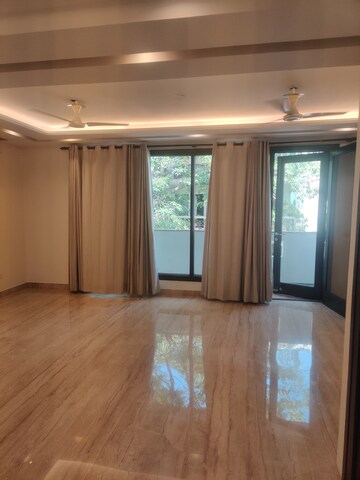 Furnished Amenities in 4 BHK Builder Floor at Safdarjung Enclave – for Sale
