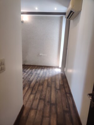 Furnished Amenities in 4 BHK Builder Floor at Safdarjung Enclave – for Sale