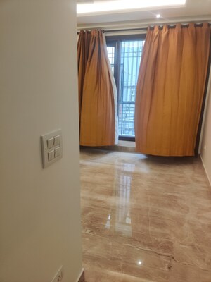 Furnished Amenities in 4 BHK Builder Floor at Safdarjung Enclave – for Sale