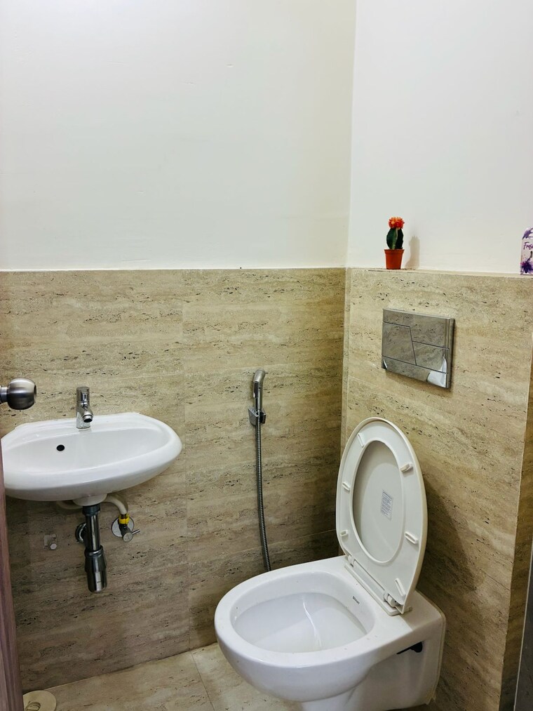 Bathroom, nagpur airport 3 Bedroom 1700 Sq.Ft. Apartment In Nagpur Airport Nagpur 9697413