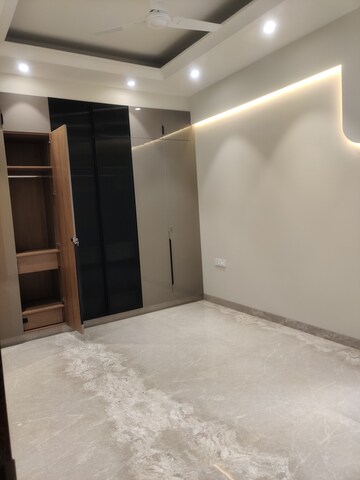 Staircase in 3 BHK Builder Floor at Green Park – for Rent