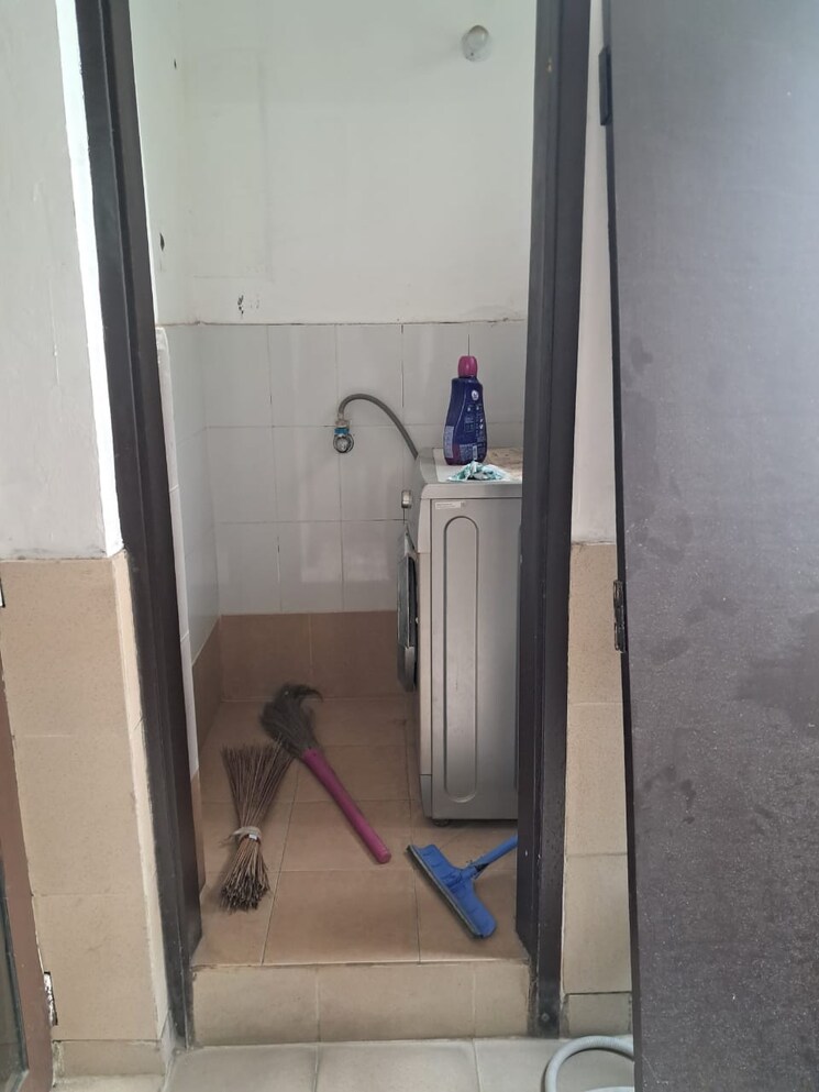 Bathroom, vipul-lavanya 3.5 Bedroom 1790 Sq.Ft. Apartment In Sector 81 Gurgaon 9697422