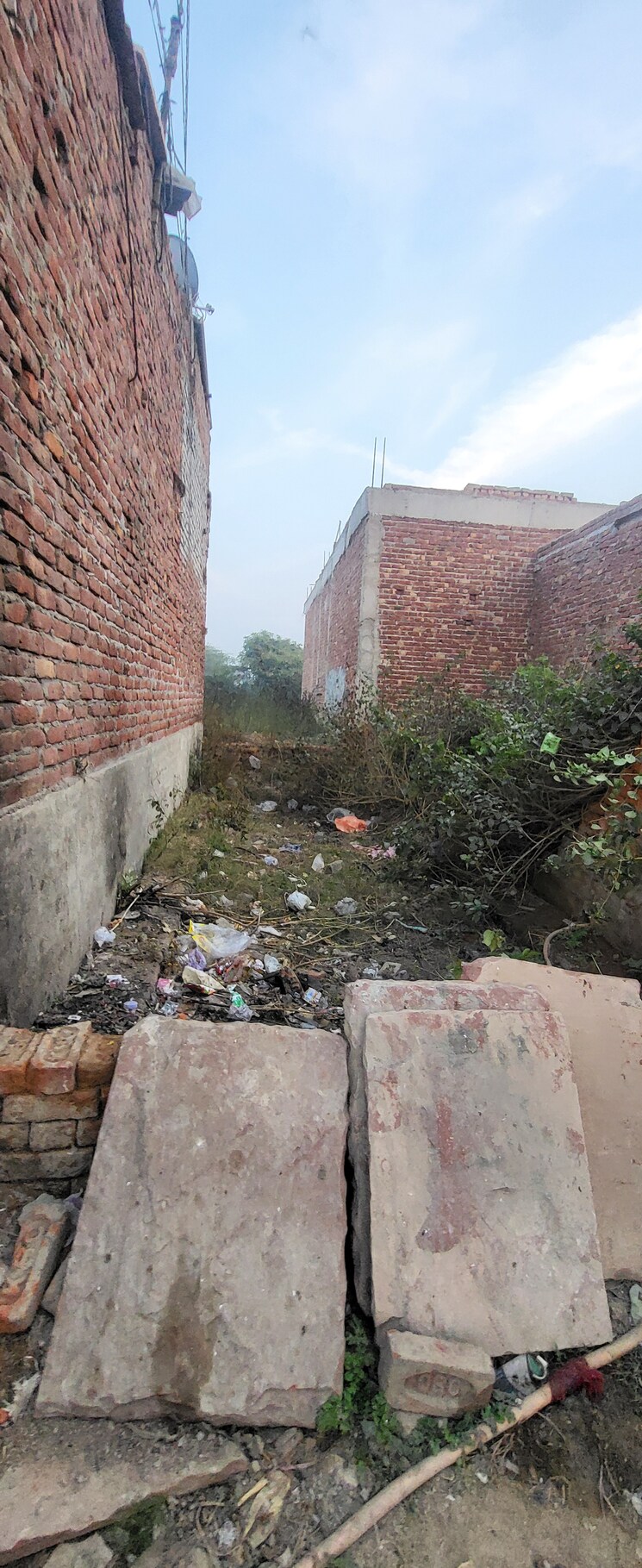 Garden, dlf ankur vihar  100 Sq.Yd. Plot In Dlf Ankur Vihar Ghaziabad 9697421