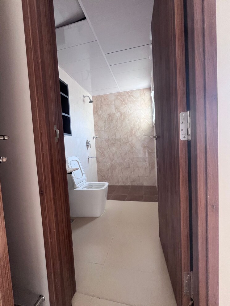 Bathroom, monarch-aqua 3 Bedroom 1219 Sq.Ft. Apartment In Kr Puram Bangalore 9697419