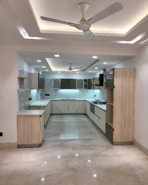 Kitchen in 2.5 BHK Builder Floor at Emaar MGF Emerald Hills, Sector 65 – for Rent