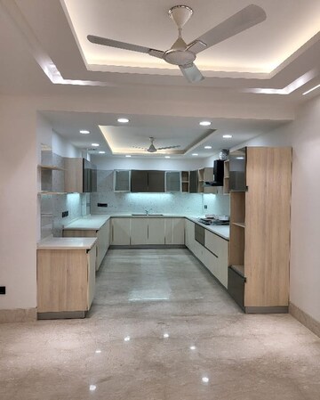 Kitchen in 2.5 BHK Builder Floor at Emaar MGF Emerald Hills, Sector 65 – for Rent