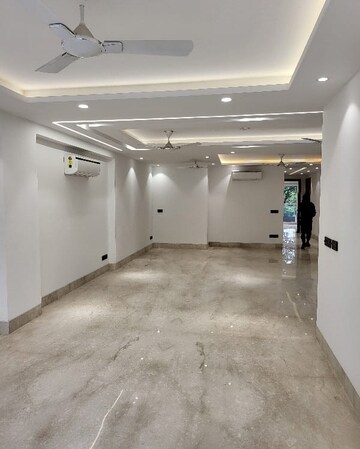 Room in 2.5 BHK Builder Floor at Emaar MGF Emerald Hills, Sector 65 – for Rent