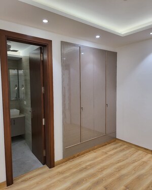 Building Lobby in 2.5 BHK Builder Floor at Emaar MGF Emerald Hills, Sector 65 – for Rent