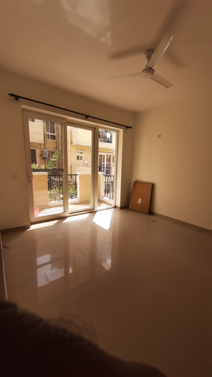 3 BHK + Extra Room 1380 Sq.Ft. Builder Floor in Emaar MGF Emerald Hills