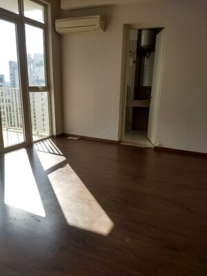 Room in 4 BHK Apartment at Dhoot Time Residency, Sector 63 – for Rent