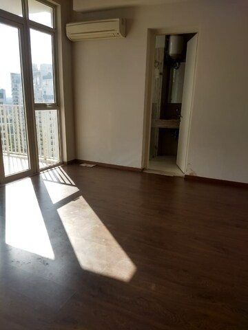 Room in 4 BHK Apartment at Dhoot Time Residency, Sector 63 – for Rent