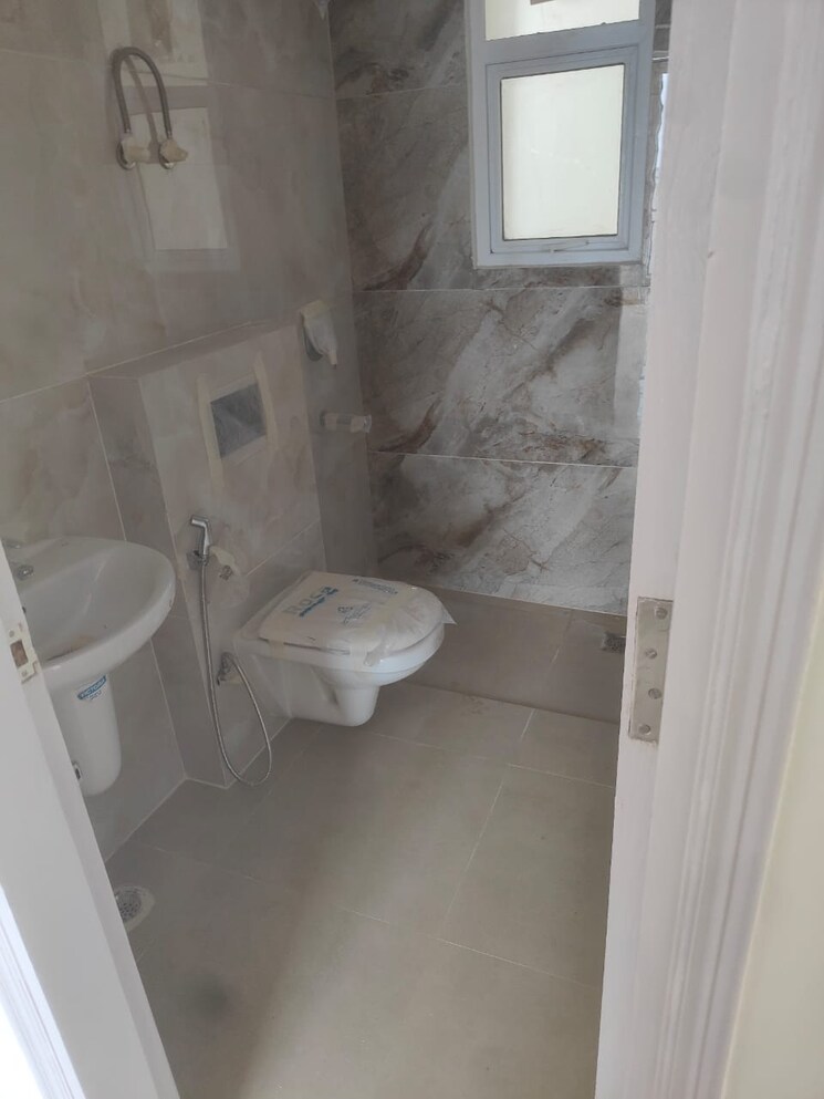 Bathroom, omaxe-r2 3.5 Bedroom 1775 Sq.Ft. Apartment In Gomti Nagar Lucknow 9697450