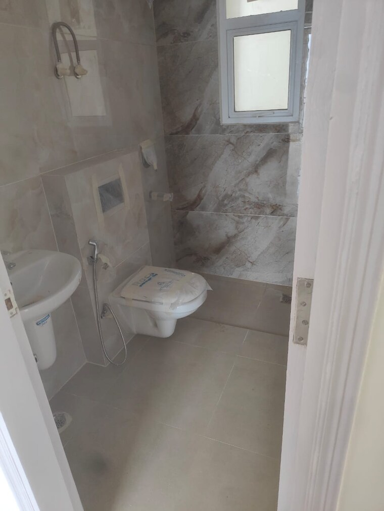 Bathroom, omaxe-r2 3.5 Bedroom 1775 Sq.Ft. Apartment In Gomti Nagar Lucknow 9697450