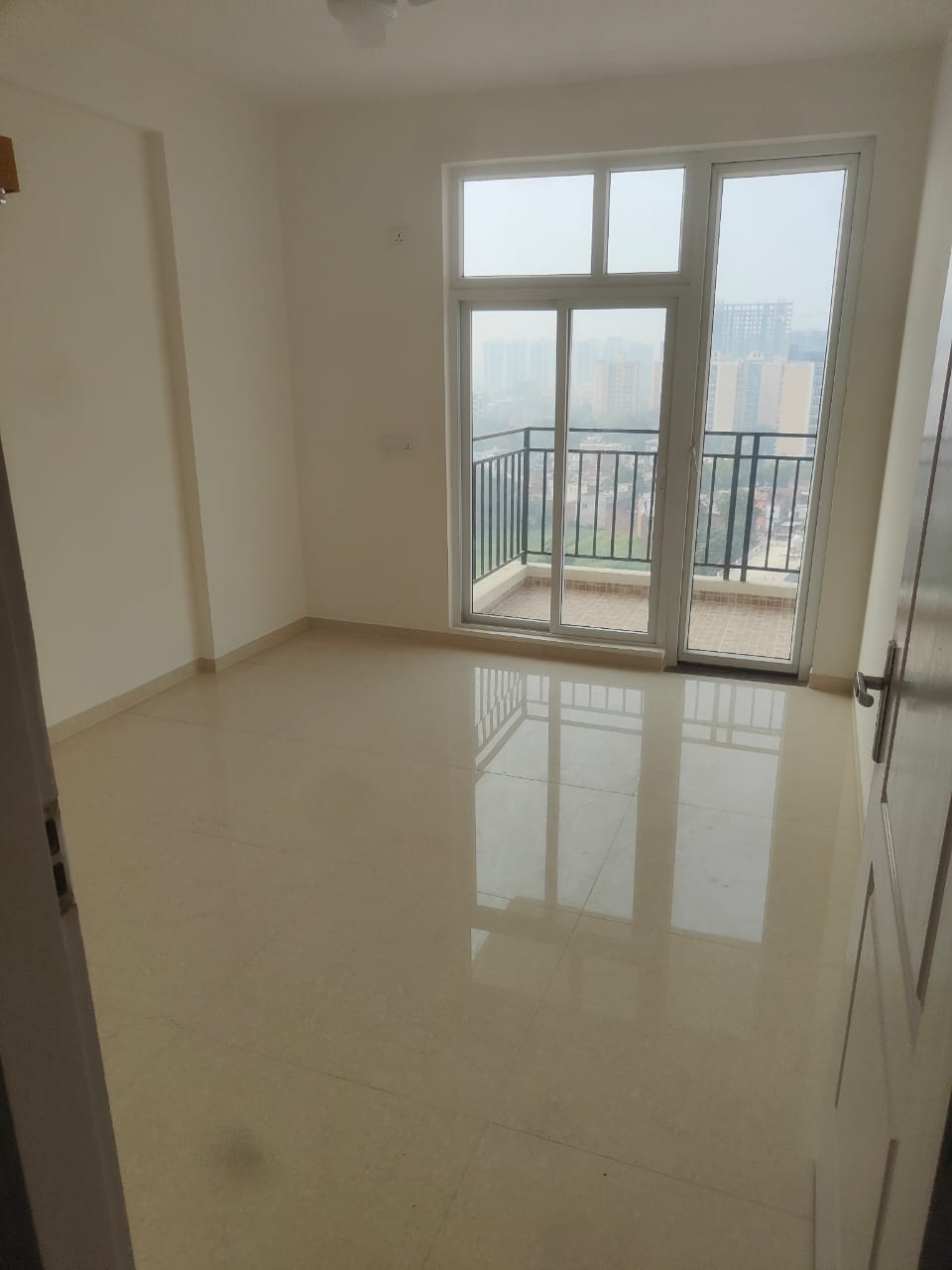 3.5 BHK + Servant Room Apartment For Rent in Omaxe R2