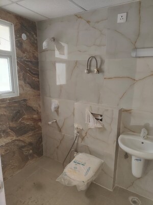 Bathroom in 3.5 BHK Apartment at Omaxe R2, Gomti Nagar – for Rent