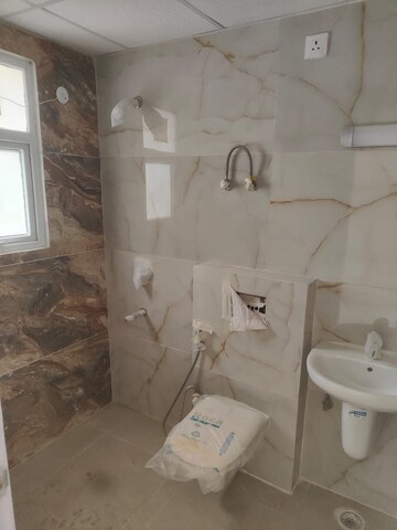 Bathroom in 3.5 BHK Apartment at Omaxe R2, Gomti Nagar – for Rent