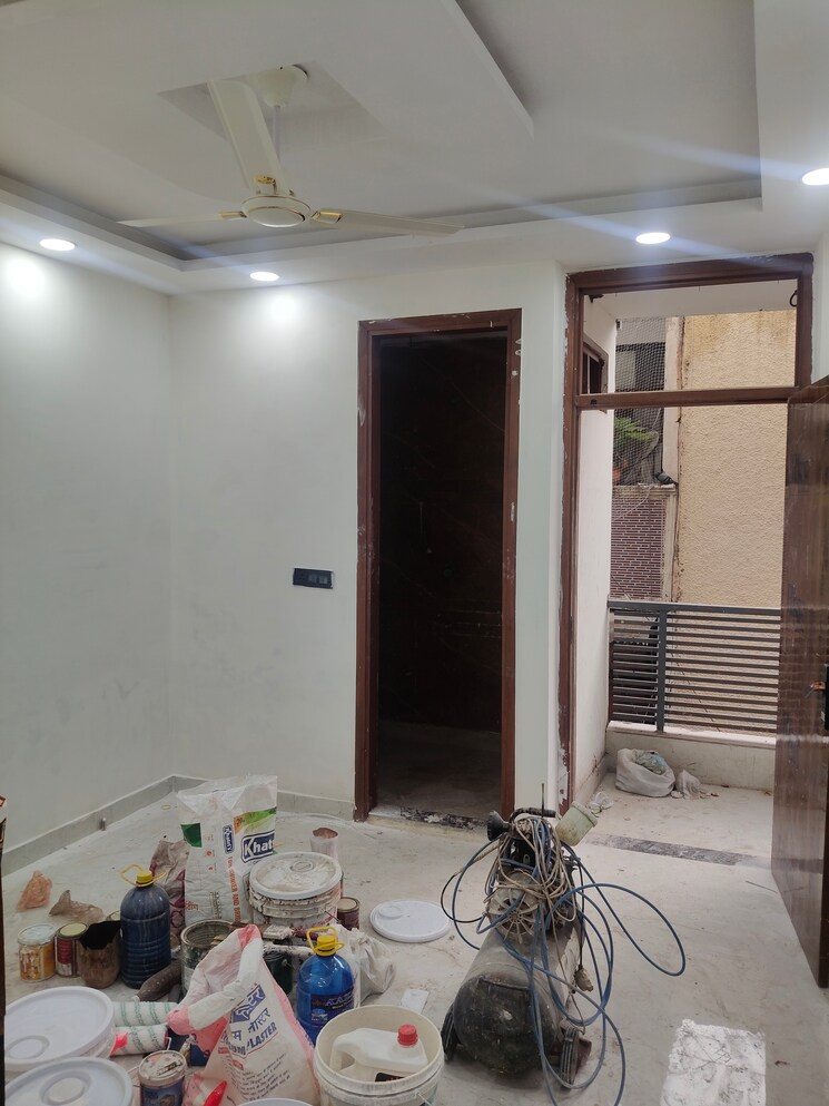 Room, govindpuri 3 Bedroom 900 Sq.Ft. Builder Floor In Govindpuri Delhi 9697452