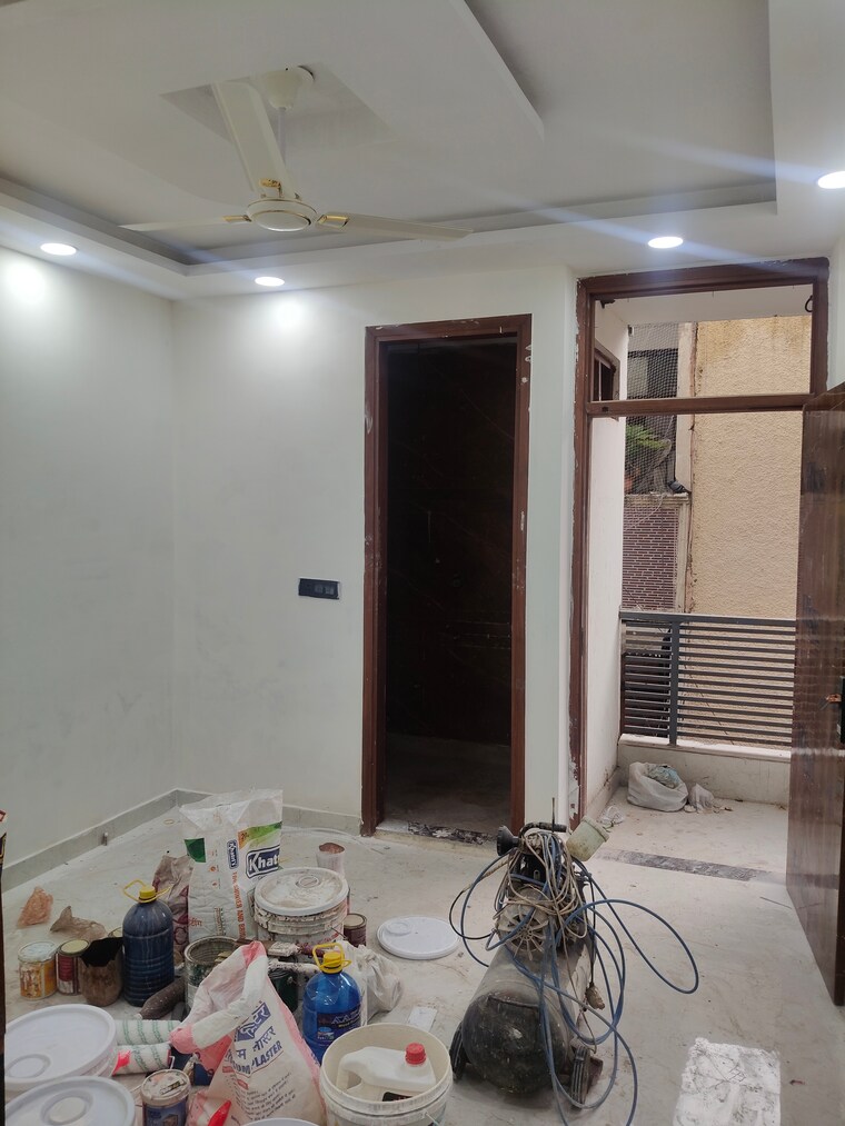 Room, govindpuri 3 Bedroom 900 Sq.Ft. Builder Floor In Govindpuri Delhi 9697452