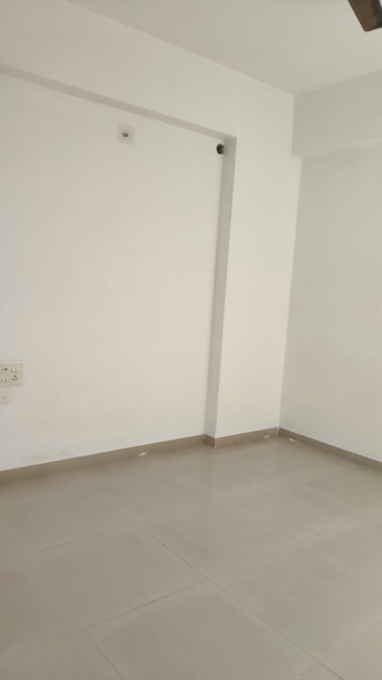 Room, vaishnodevi circle 2 Bedroom 1420 Sq.Ft. Apartment In Vaishnodevi Circle Ahmedabad 9697455