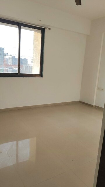 Room in 2 BHK Apartment at Vaishnodevi Circle – for Rent