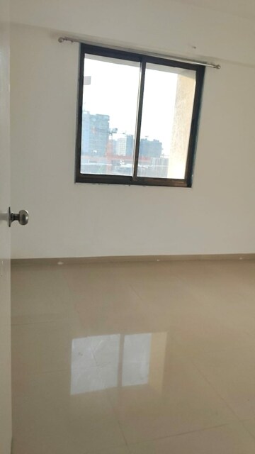 Room in 2 BHK Apartment at Vaishnodevi Circle – for Rent