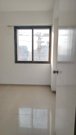 Room in 2 BHK Apartment at Vaishnodevi Circle – for Rent