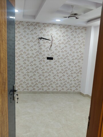 Room in 2 BHK Builder Floor at Govindpuri – for Rent