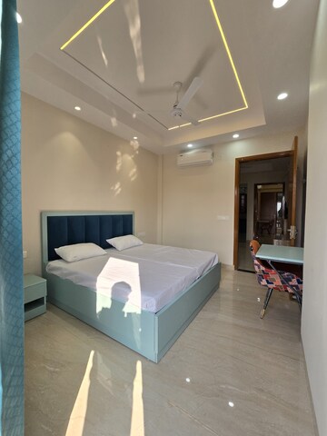 Master Bedroom in 2 BHK Builder Floor at Sector 43 – for Rent