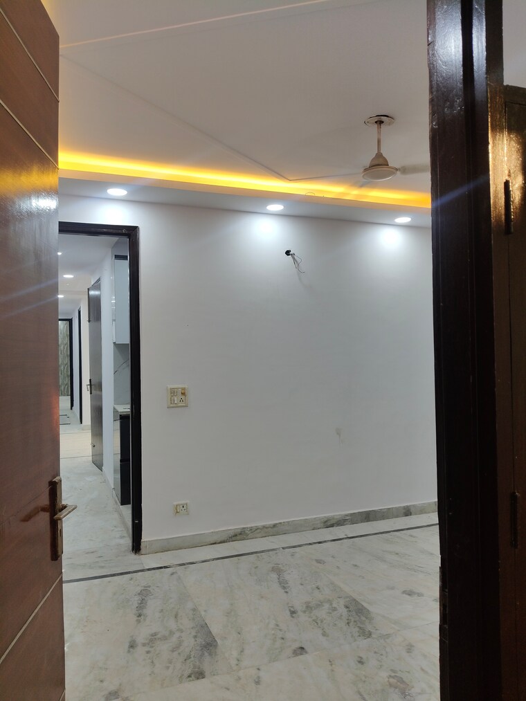 Room, govindpuri 3 Bedroom 908 Sq.Ft. Builder Floor In Govindpuri Delhi 9697475