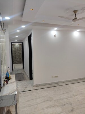 Room in 3 BHK Builder Floor at Govindpuri – for Rent