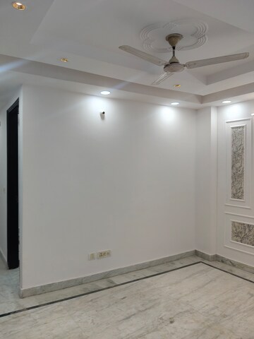 Room in 3 BHK Builder Floor at Govindpuri – for Rent