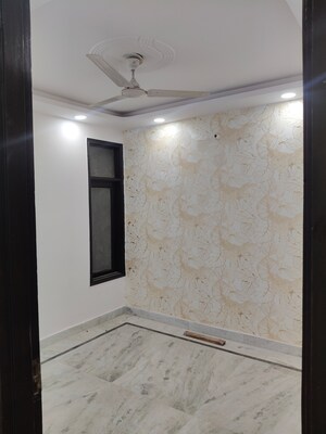 Room in 3 BHK Builder Floor at Govindpuri – for Rent