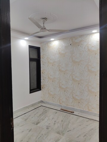 Room in 3 BHK Builder Floor at Govindpuri – for Rent