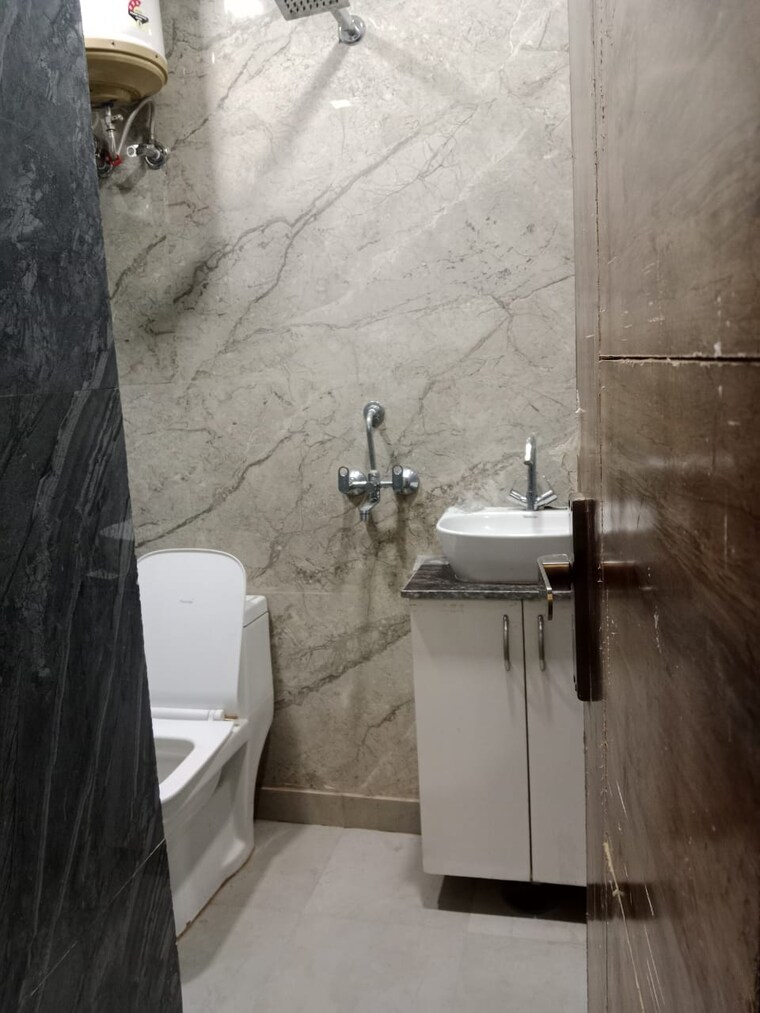 Bathroom, govindpuri 2 Bedroom 586 Sq.Ft. Builder Floor In Govindpuri Delhi 9697482