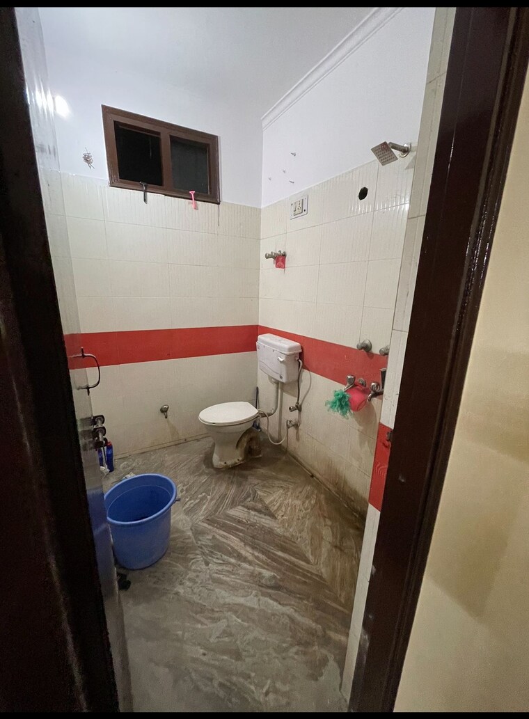 Bathroom, govindpuri 3 Bedroom 907 Sq.Ft. Builder Floor In Govindpuri Delhi 9697497