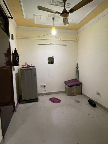 Master Bedroom in 3 BHK Builder Floor at Govindpuri – for Rent