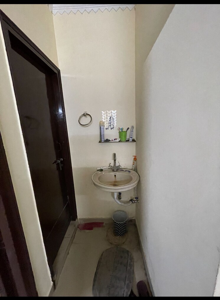 Bathroom, govindpuri 3 Bedroom 907 Sq.Ft. Builder Floor In Govindpuri Delhi 9697497