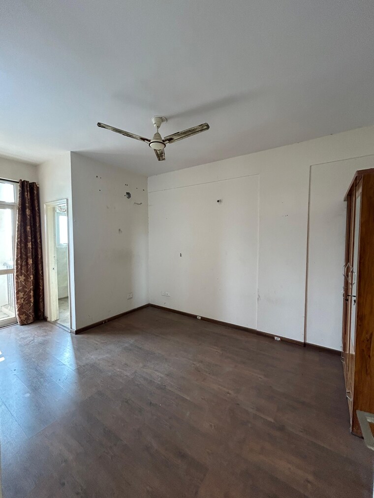 Room, wave-executive-floors 2 Bedroom 900 Sq.Ft. Apartment In Wave City Ghaziabad 9697518